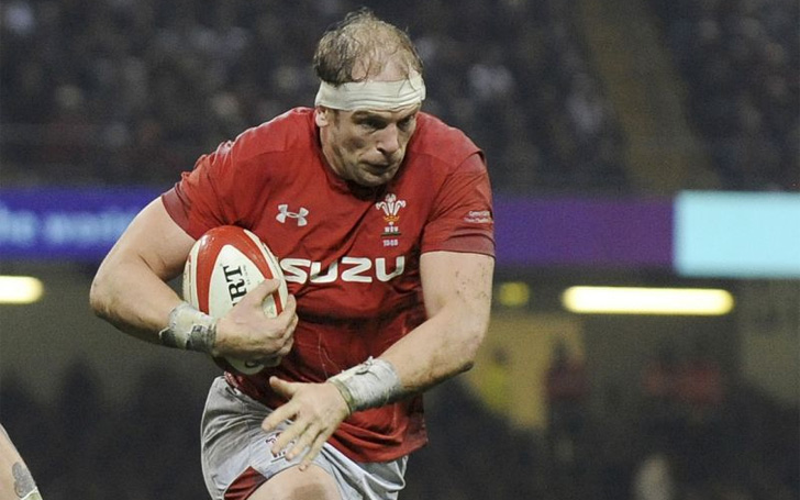 Alun Wyn Jones in action for Wales.