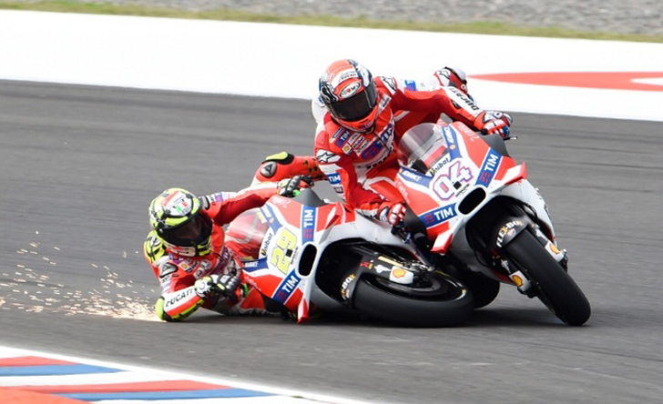 Iannone vs Dovizioso MotoGP Argentina 2016