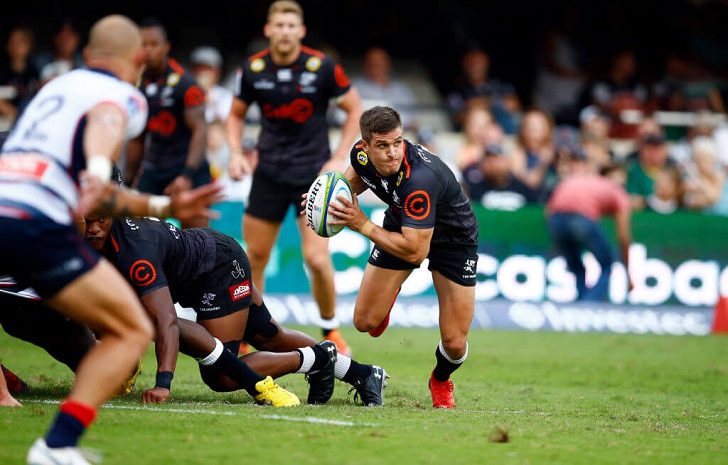 Louis Schreuder in action for Sharks.