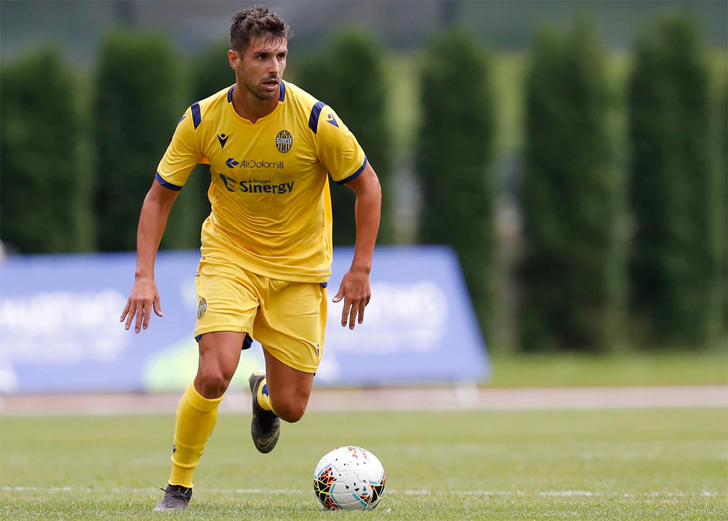 Miguel Veloso in action for Hellas Verona.